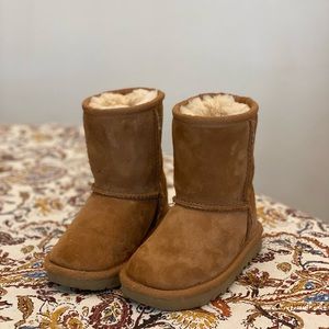 Ugh Classic Short II Walker Sz 7M Chestnut - Toddler Boot